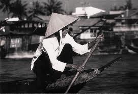 nguoi_dan_ba_cheo_xuong