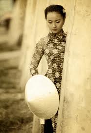 thieu_nu_ao_dai_xua