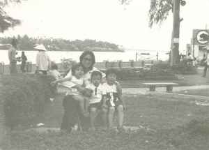 nguyen_thanh_thuy_va_con_o_my_tho