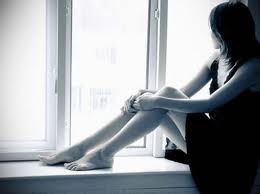 thieu_nu_ngoi_mot_minh