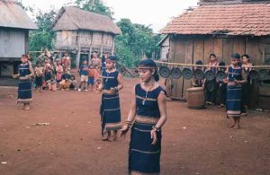 pleiku_dancers