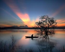 cheo_thuyen_qua_song_me