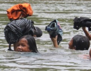 boi_qua_song_den_truong