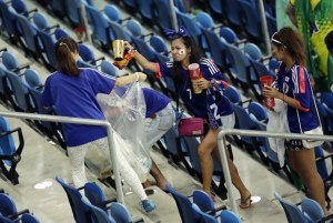 japanese_soccer_fans_clean_seating_area