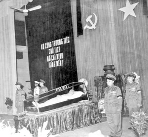 ho_chi_minh_trong_hom_kieng