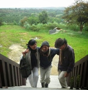 nguyen_duc_son_va_2_ban