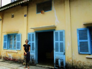 le_uyen_truoc_nha_cu