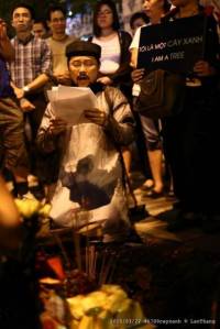 nguoi_doc_van_te_cay