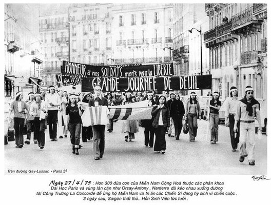 sinh_vien_vn_bieu_tinh_o_paris_27_4_1975