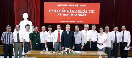ban_chap_hanh_hoi_nha_van_viet_nam_khoa_8