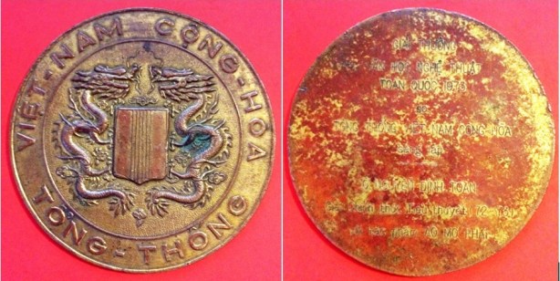 huy_chuong_giai_vhnt_tong_thong_tang_nguyen_dinh_toan