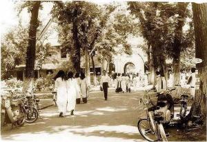 nu_sinh_cong_truong_xua