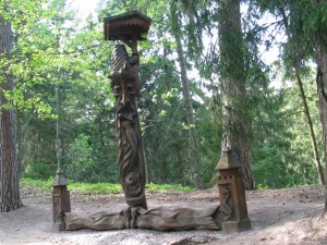 tuong_go_trong_witch_hill-lithuania