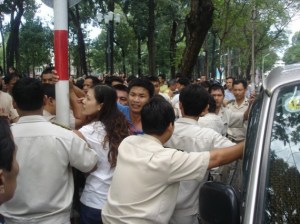 huynh_thuc_vy_bi_cong_an_bat_vi_bieu_tinh