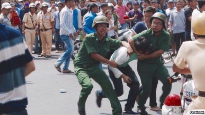 cong_an_danh_dan_bieu_tinh-2016