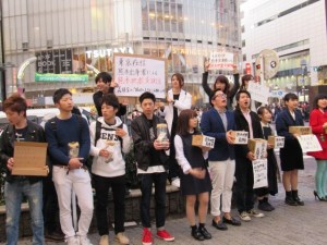 sinh_vien_nhat_quyen_tien_giup_nan-nhan_dong_dat