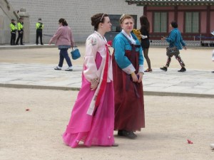 du_khach_mac_quoc_phuc_dai_han