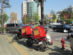 xe_hai_banh_giao_hang