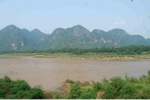 song_ma_truoc_cong_trai_thanh_cam