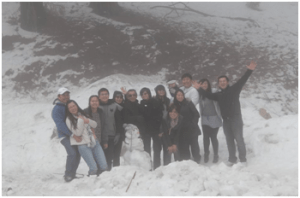 gia_dinh_tran_huy_sao_choi_tuyet